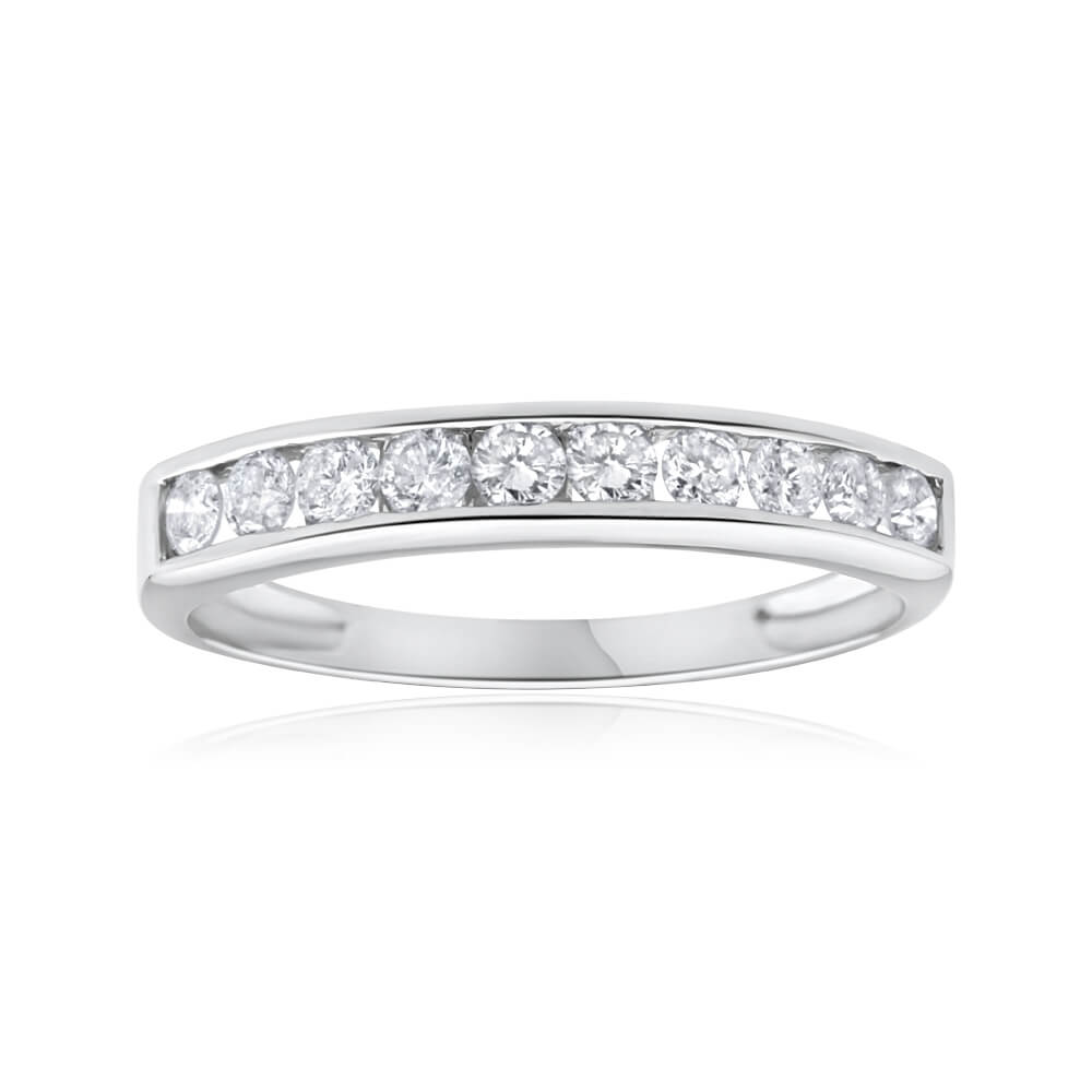 9ct White Gold Exquisite Diamond Ring